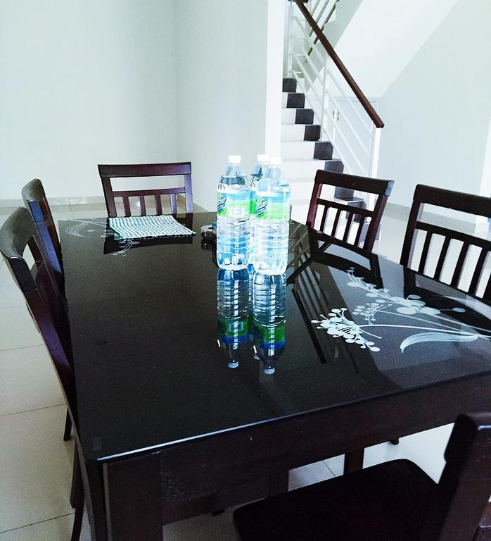 Sri Manjung Ma Maison Homestay Lumut Exterior photo